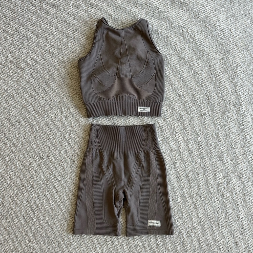 The Giving Movement Workout Set